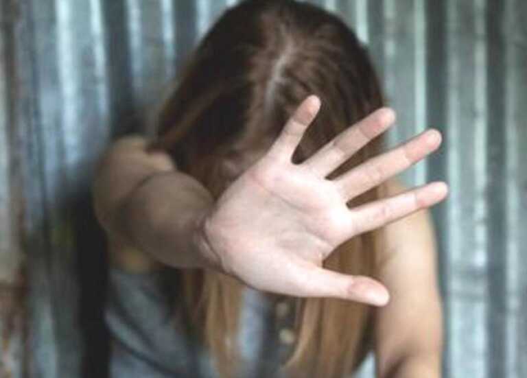 Tornano a Bari le due giovani turiste vittime di violenza: «Così siamo state ingannate e abusate»