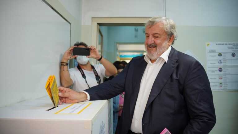 Elezioni, Emiliano: «Bisogna andare a votare, è una conquista di democrazia»
