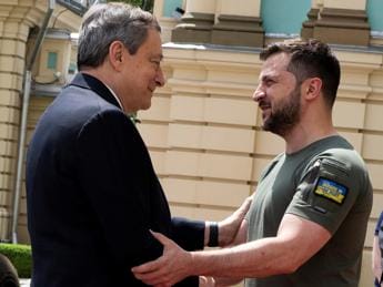 Galleria foto 'Zelensky conferisce a Draghi onorificenza ‘Yaroslav il Saggio’' - foto 1