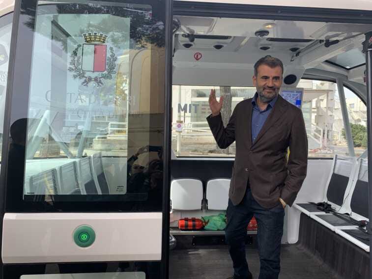 Decaro sul minibus a guida autonoma: «Bari è un laboratorio in cui sperimentiamo innovazioni» Decaro sul minibus a guida autonoma: «Bari è un laboratorio in cui sperimentiamo innovazioni»