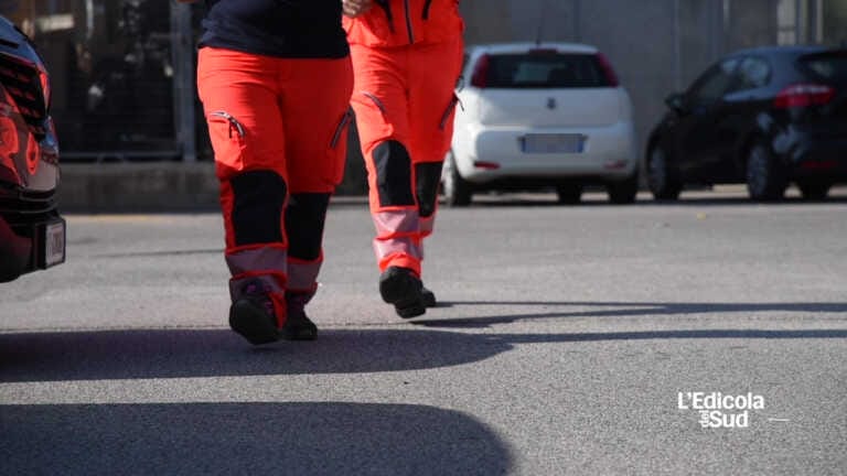 Galleria foto 'Da tre mesi senza stipendio: operatori del 118 di Bari pronti a manifestare – VIDEO' - foto 1