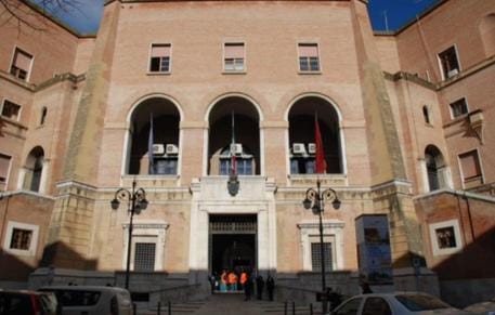 Minacce e violenze al fine di estorcere i voti per suo figlio: interdetto Ludovico Maffei