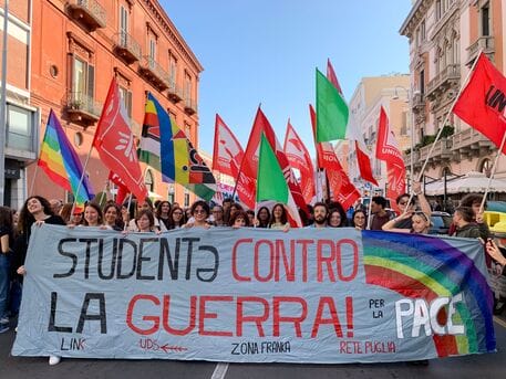 Ucraina: migliaia di persone in piazza a Bari contro guerra