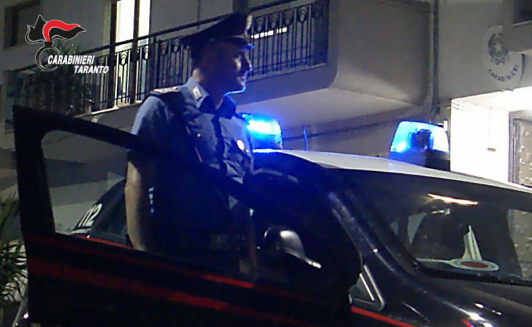 Fermato per un controllo antidroga, ferisce un carabiniere: giovane arrestato a Taranto