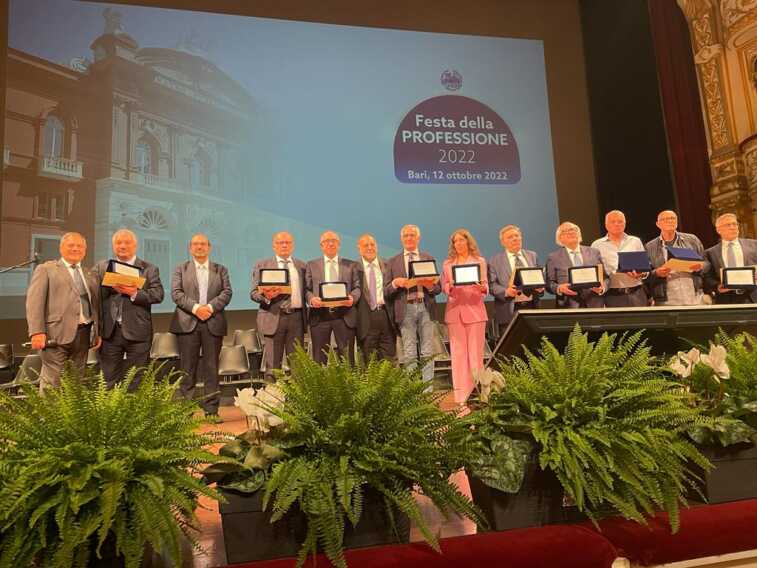 Galleria foto 'L’impegno contro il Covid e per la buona sanità: premiati dall’Ordine i 3mila medici dell’Asl Bari' - foto 1