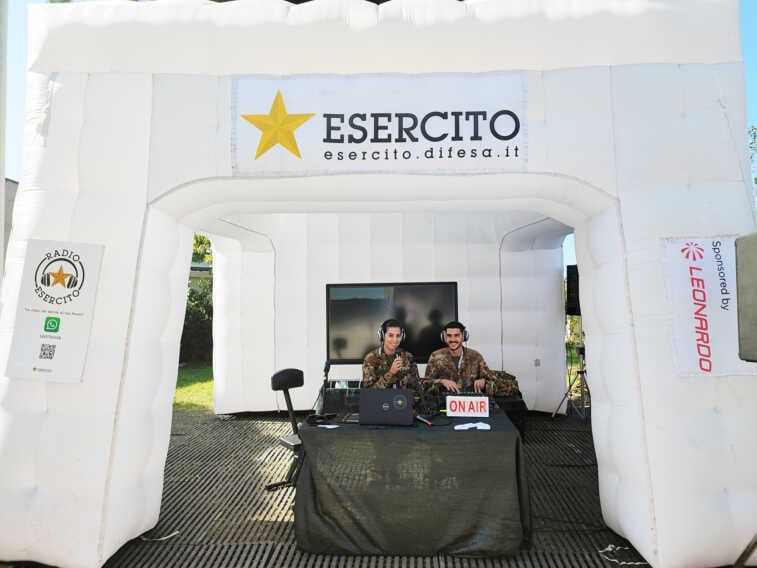 Galleria foto 'Alla Fiera del Levante c’è anche Radio esercito: trasmetterà sul web' - foto 1