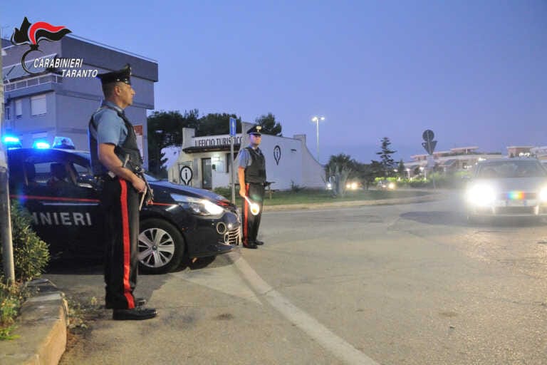 Non si ferma all’Alt e fugge a folle velocità sulla statale: arrestato 42enne di Massafra