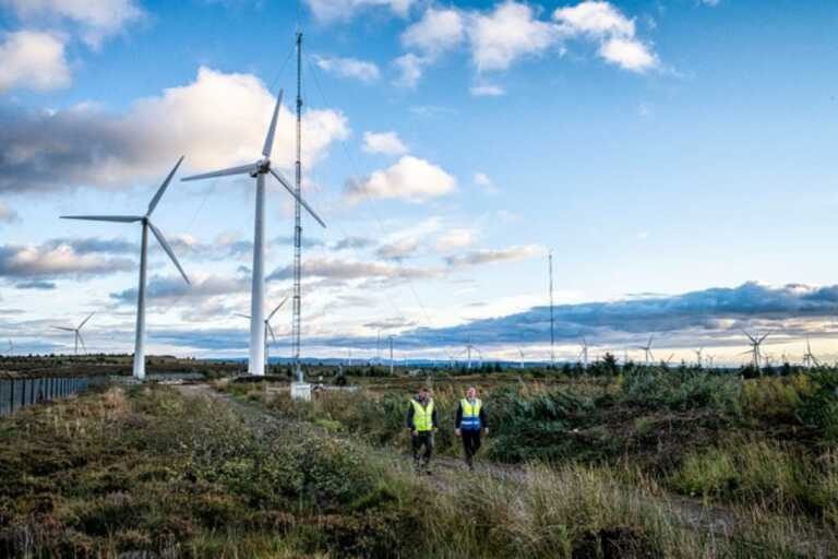 Galleria foto 'Act Blade investe a Brindisi: nel porto uno stabilimento per la produzione di pale eoliche ecosostenibili' - foto 1