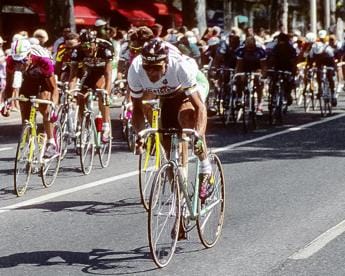 Galleria foto 'Alla XXV edizione dell’Eroica oggi c’era anche Bugno: “Bellissima passeggiata, tornerò l’anno prossimo”' - foto 1