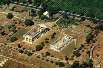 Galleria foto 'All’archeologo Zahi Hawass il Premio della Borsa Mediterranea del Turismo di Paestum' - foto 1