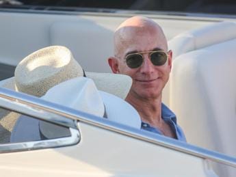 Galleria foto 'Amazon, la visita di Bezos a Roma: solo piacere o anche affari?' - foto 1