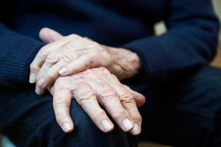 Lecce, 70enne ai domiciliari per il tentato furto di un maglione: «È solo, non può fare nemmeno la spesa»