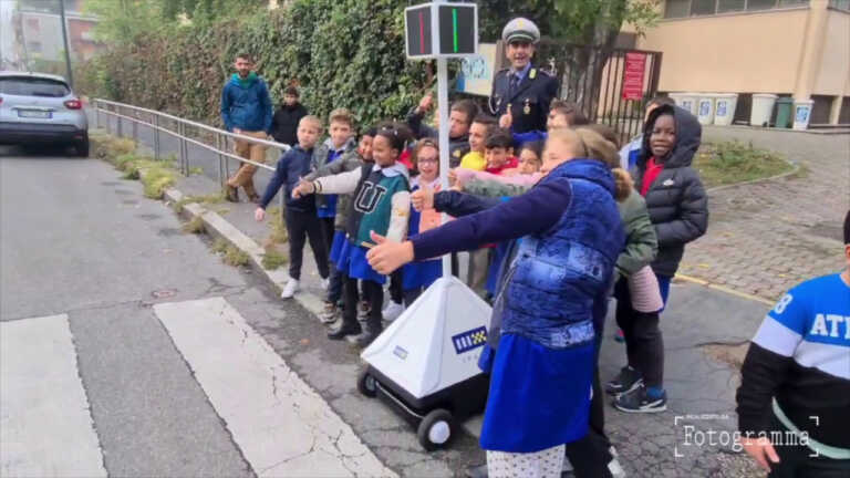 Galleria foto 'Arriva IPA2X, il robot che ci aiuta ad attraversare la strada' - foto 1