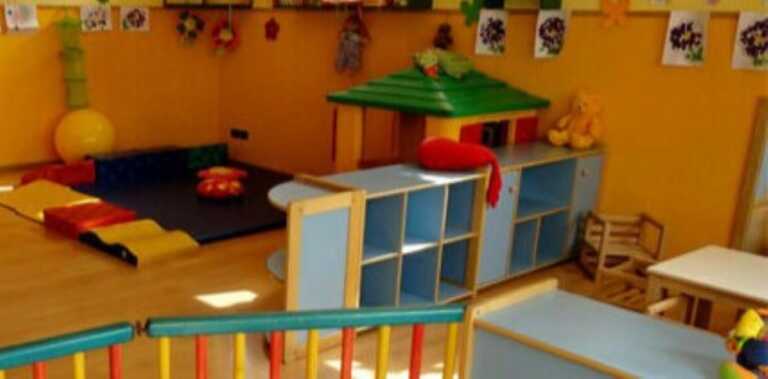 Schiaffi e spintoni ai bambini: condannata maestra d’asilo del Barese