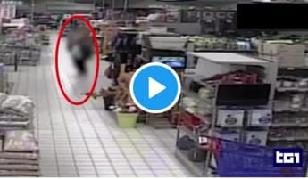 Galleria foto 'Assago, il video dell’attacco al centro commerciale' - foto 1