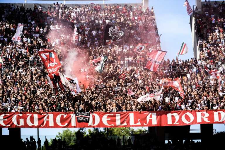 Bari, la carica dei 20mila per l’assalto alla vetta