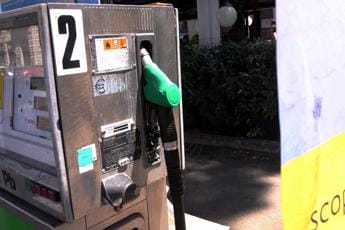 Galleria foto 'Benzina, prezzi alla pompa anche oggi in lieve aumento' - foto 1