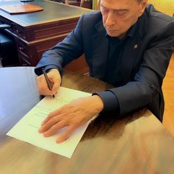 Galleria foto 'Berlusconi torna al Senato e sdogana ingresso senza cravatta' - foto 1