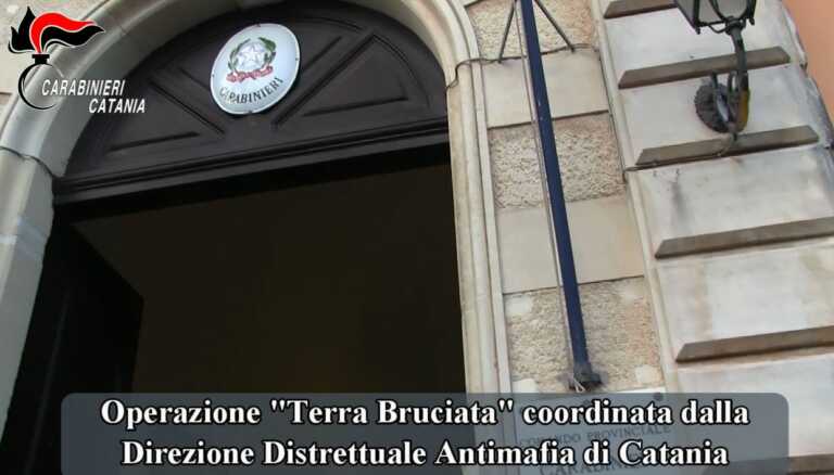 Galleria foto 'Blitz antimafia contro clan Catanese: droga, pizzo e voto di scambio' - foto 1
