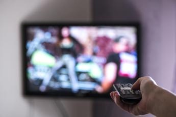 Galleria foto 'Bolletta luce e aumenti: quanto costano tv, lavatrice e frigo' - foto 1