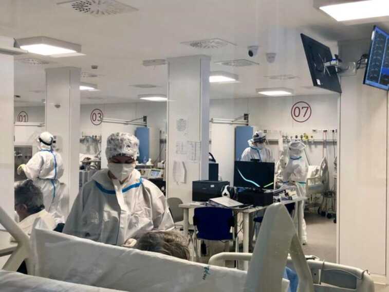 Galleria foto 'Covid, in Puglia 3 morti e 1.441 nuovi casi. Tasso di positività al 15,1%' - foto 1
