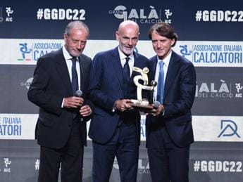 Galleria foto 'Calcio, Gran Galà: Pioli premiato come miglior tecnico Seria A 2021-2022' - foto 1