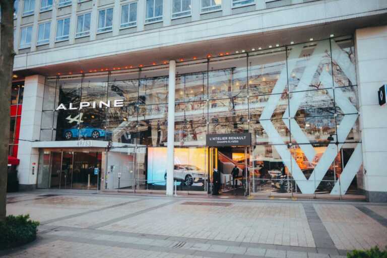 Galleria foto 'Cambia volto l’Atelier Renault sugli Champs-Elysèes' - foto 1