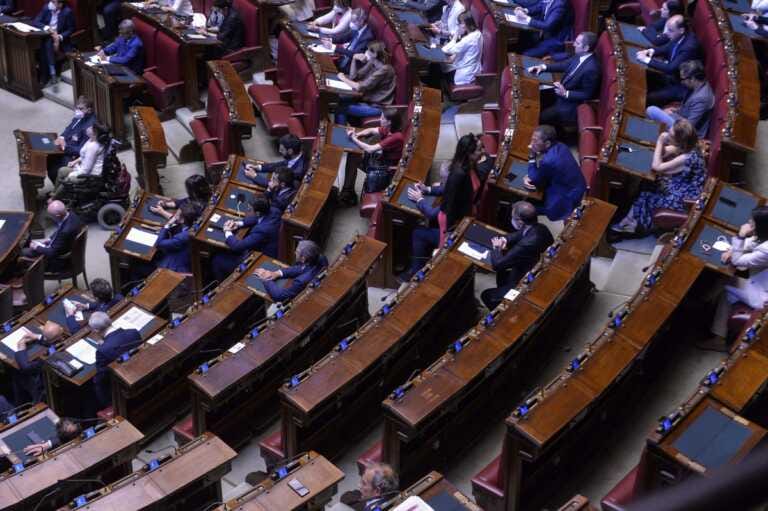 Galleria foto 'Camera, fumata nera nelle prime tre votazioni per il presidente' - foto 1