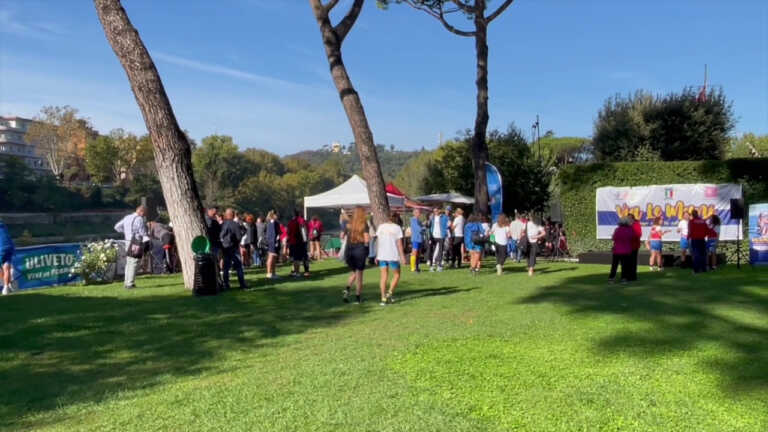 Galleria foto 'Canottaggio, una regata contro la violenza sulle donne' - foto 1