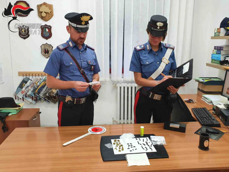 Spaccia droga tra le “Case maledette” a Trinitapoli: arrestato baby pusher