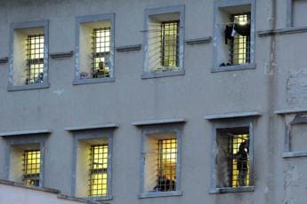 Galleria foto 'Carceri, Garante: “Numero suicidi mai così alto, subito riforma”' - foto 1