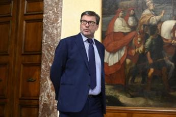 Galleria foto 'Caro bollette, morosi, proroghe e bonus: cosa c’è sul tavolo di Giorgetti' - foto 1