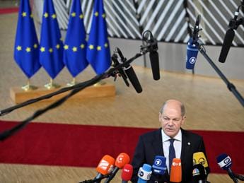 Galleria foto 'Caro energia, Scholz: “Discutiamo di prezzo gas, ma non vogliamo restare senza”' - foto 1