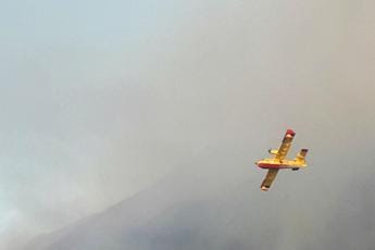 Galleria foto 'Catania, Canadair si schianta sull’Etna con due piloti a bordo' - foto 1
