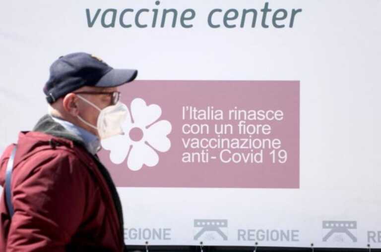 Galleria foto 'Covid, a ottobre 23 centri vaccinali aperti a Bari e provincia' - foto 1