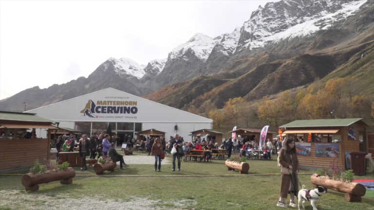 Galleria foto 'Cervino, villaggio connesso con la fibra apre la nuova stagione' - foto 1