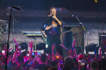 Galleria foto 'Chris Martin è malato, Coldplay rinviano concerti' - foto 1