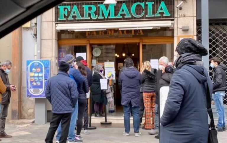 Covid, stop ai tamponi gratuiti nelle farmacie pugliesi