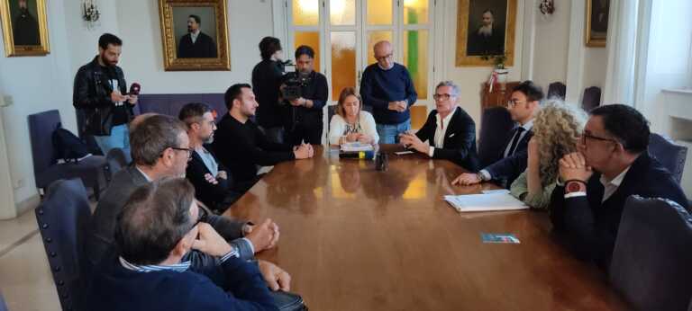 Andria, la provocazione contro il caro bollette: ogni giovedì luci spente nei negozi
