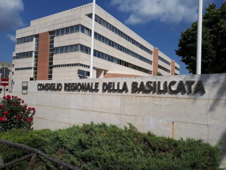 Inchiesta sanità lucana: Piro ritira le dimissioni. Confermate quelle di Cupparo