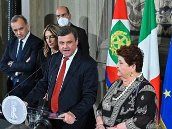 Galleria foto 'Consultazioni, Calenda: “Viva preoccupazione per parole Berlusconi e Fontana”' - foto 1