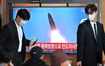 Galleria foto 'Corea del Nord, lanciati altri due missili a lungo raggio' - foto 1