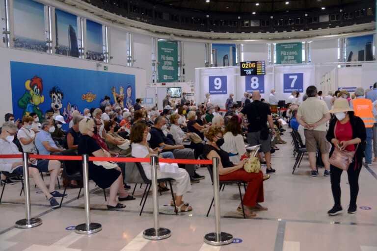 Galleria foto 'Covid, 58.630 positivi e 113 vittime. Positività al 17,7%' - foto 1