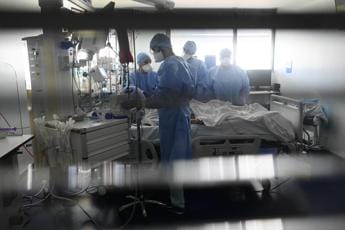 Galleria foto 'Covid e vaccino, Bassetti: “Accelerare con quarte dosi per over 65 e fragili”' - foto 1