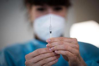 Galleria foto 'Covid, ieri nuovo record di vaccinazioni' - foto 1