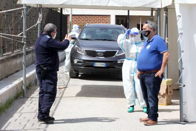Galleria foto 'Covid, In Italia 11.606 nuovi positivi e 39 vittime' - foto 1