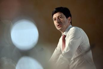 Galleria foto 'Covid Italia, Speranza: “Su mascherine valuterà prossimo governo”' - foto 1
