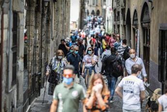 Galleria foto 'Covid oggi Italia, 34.444 nuovi casi e 41 morti: bollettino 9 ottobre' - foto 1
