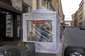 Galleria foto 'Covid oggi Lazio, 2.981 contagi e 3 morti. A Roma 1.533 casi' - foto 1