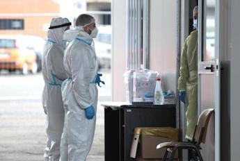 Galleria foto 'Covid oggi Lazio, 3.474 contagi e 5 morti. A Roma 1.738 nuovi casi' - foto 1